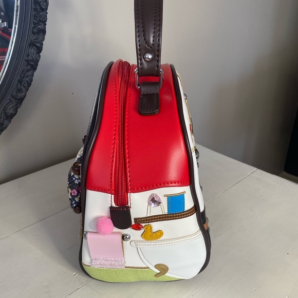 Patent leather handbag - Picture 3 of 5